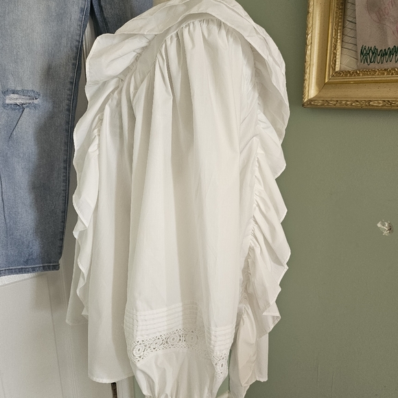 CQ by CQ NWT Romeo Ruffle Top Abound Button Fly Light Wash Distressed Jeans - Picture 6 of 10